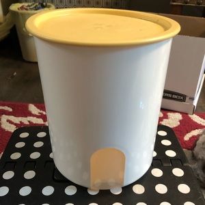 Tupperware container/canister 7.5” tall white window